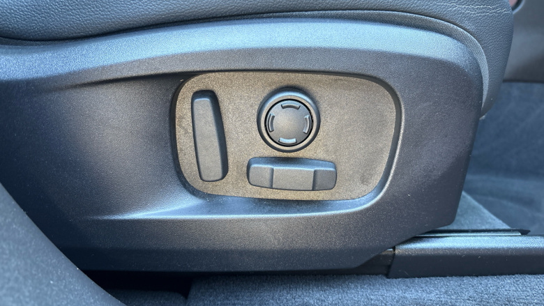 Jaguar F-Pace 2.0 D200 R-Dynamic SE Black 5dr Auto AWD Diesel Estate